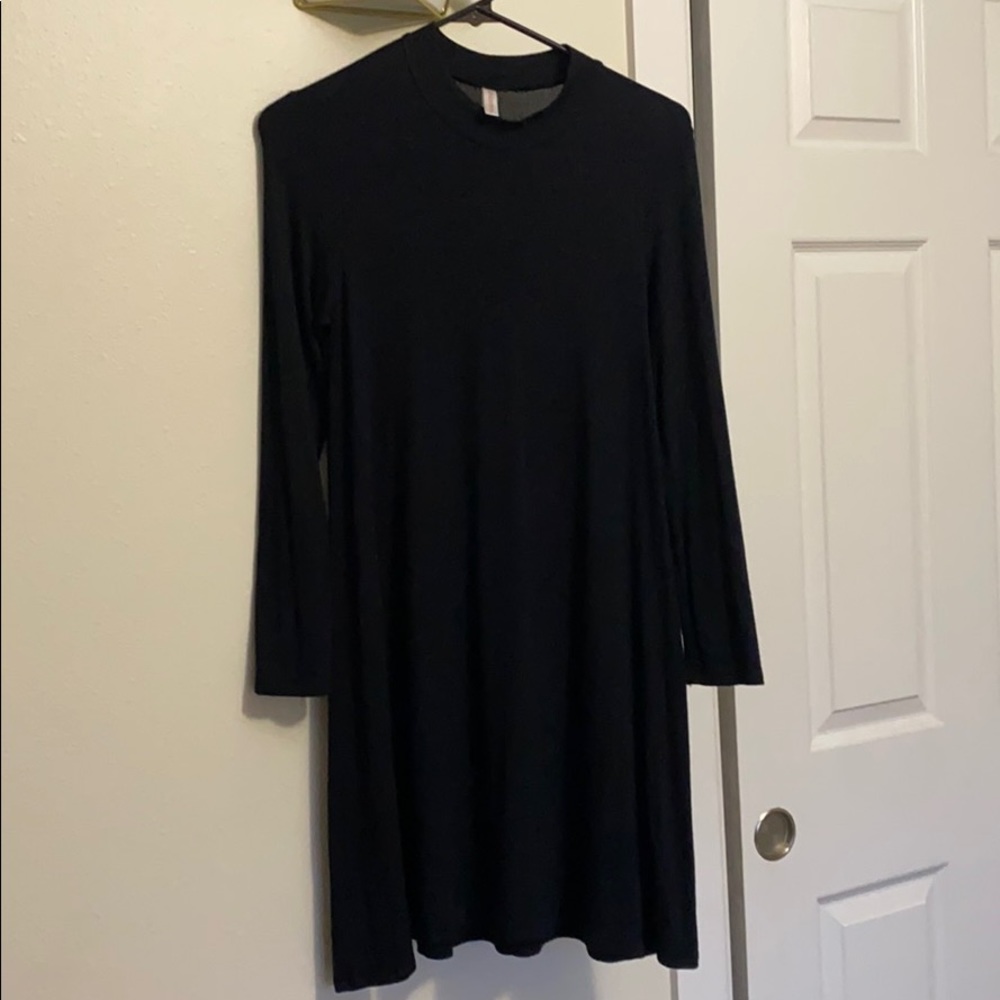 Black longsleeve flowy dress